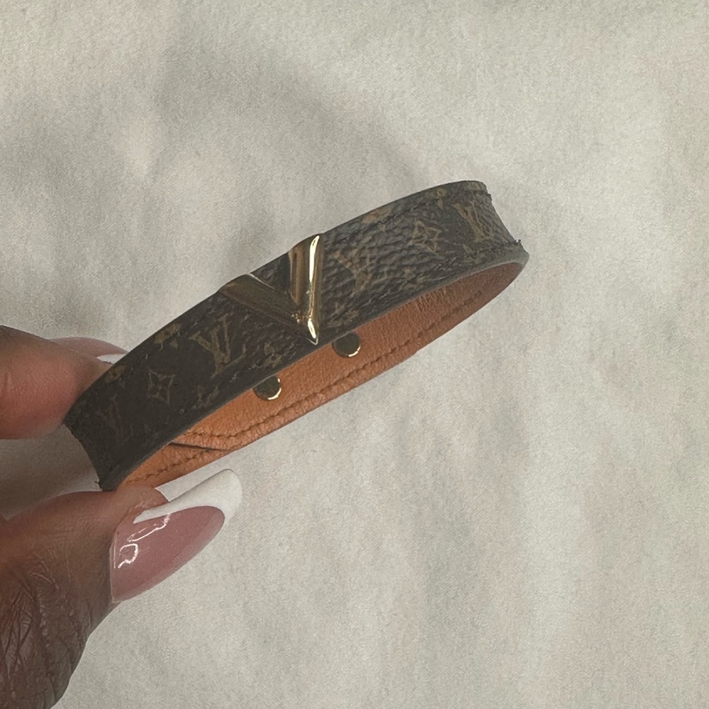 Louis Vuitton Essential V Bracelet